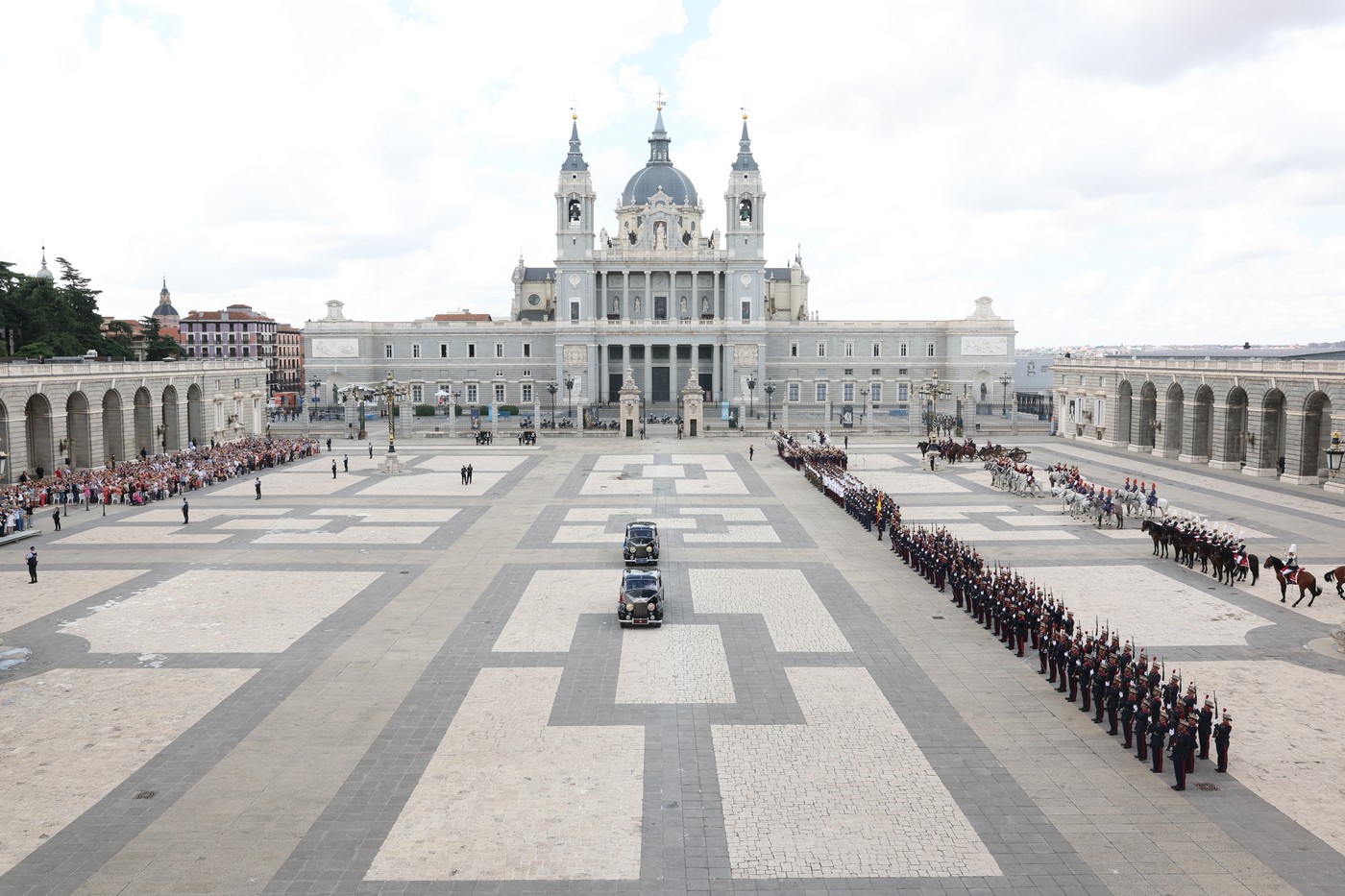 relevo-guardia-real-madrid_PALM_Planes_a_la_madrileña