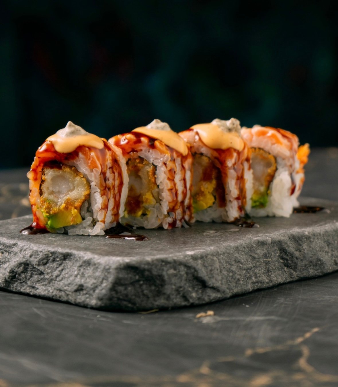 Selección de nigiris y piezas de sushi nikkei del restaurante Issei, en la calle Génova de Madrid